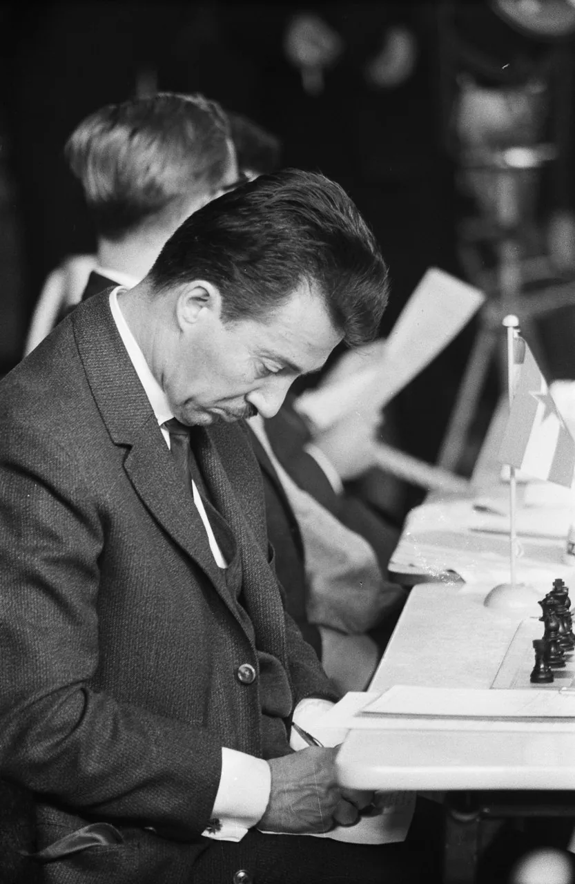 Svetozar Gligorić at a FIDE chess tournament