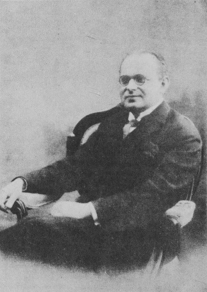 Aron Nimzowitsch in the author portrait from My System