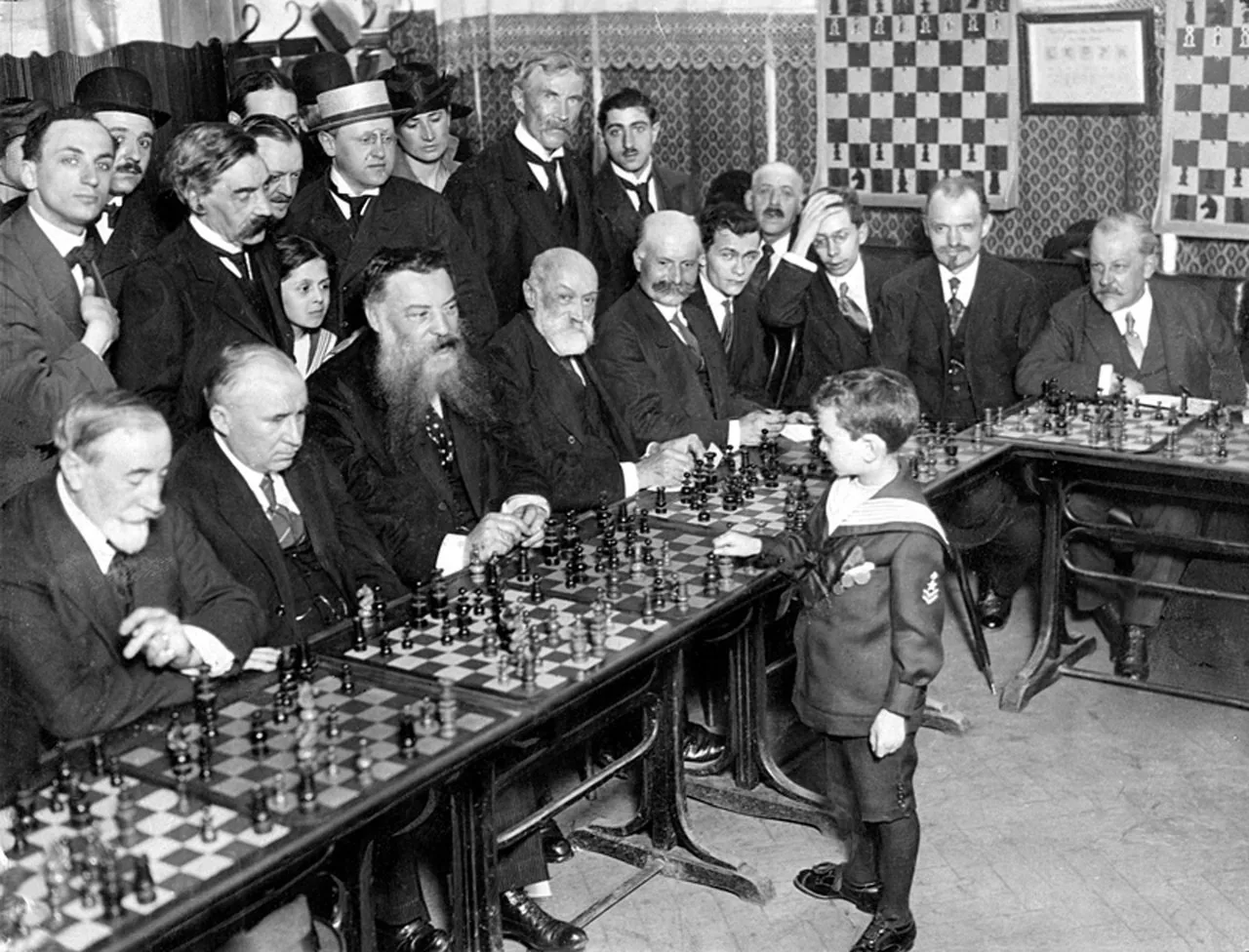 Young Samuel Reshevsky giving a simultaneous exhibition