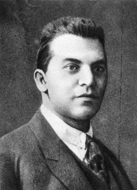 Richard Réti in a seated studio portrait