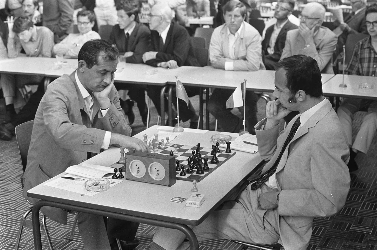 Leonid Stein playing Lubomir Kavalek